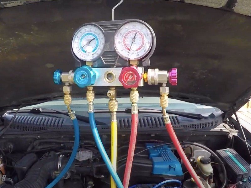 Photo of Long Beach Mobile Mechanic recharging an auto's air conditioning system with refrigerant.